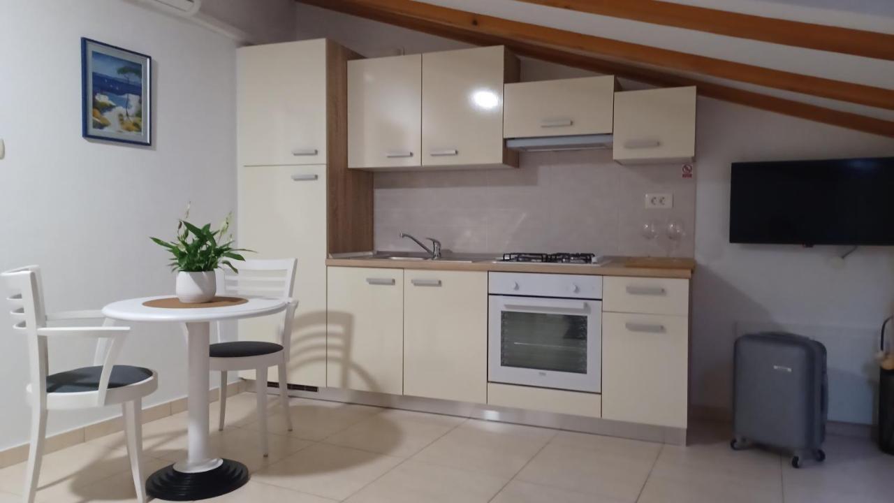 Apartmani Amra Novi Vinodolski Bagian luar foto